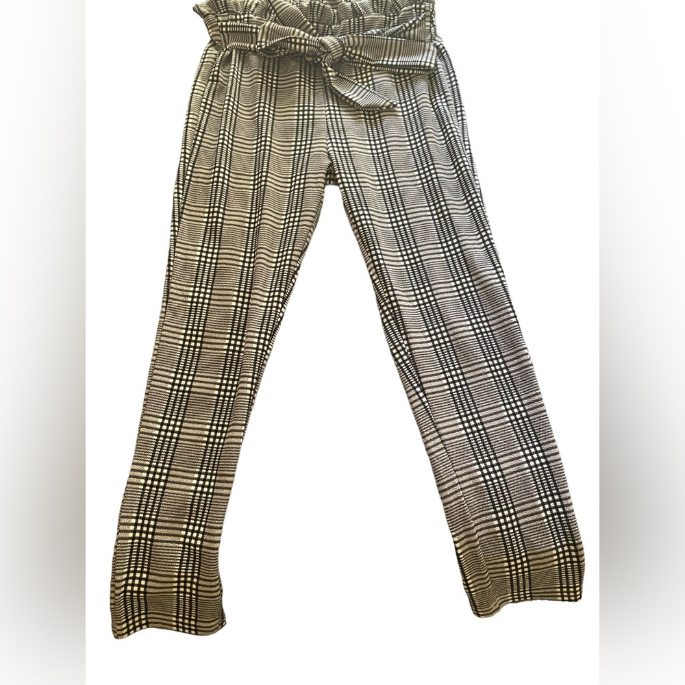 Black and white stretch pant! Size XL/ smoke free home